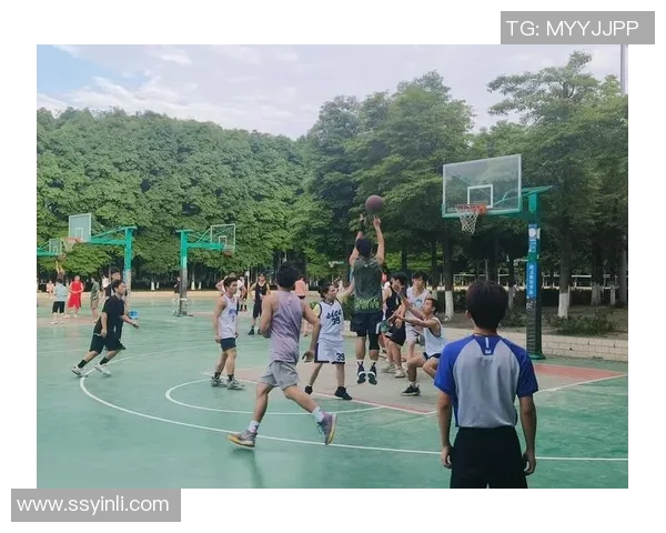 在篮球场上用心传递爱意的浪漫告白方式