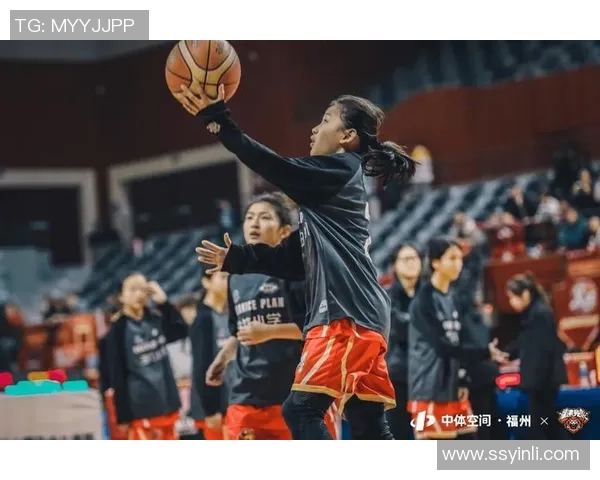在篮球的天空下感受梦想与激情的交汇瞬间